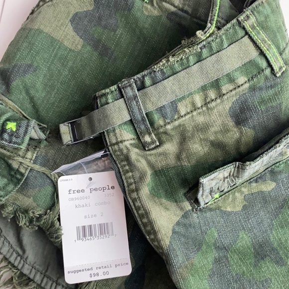 NWT FREE PEOPLE Cutoff Camo Shorts SZ 2 - Picture 6 of 7